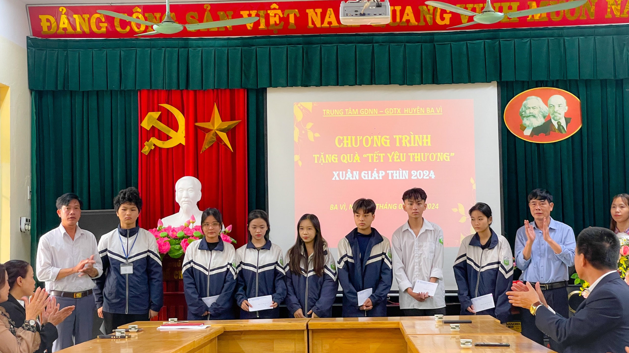 TẶNG QUÀ TẾT YÊU THƯƠNG XUÂN GIÁP THÌN 2024