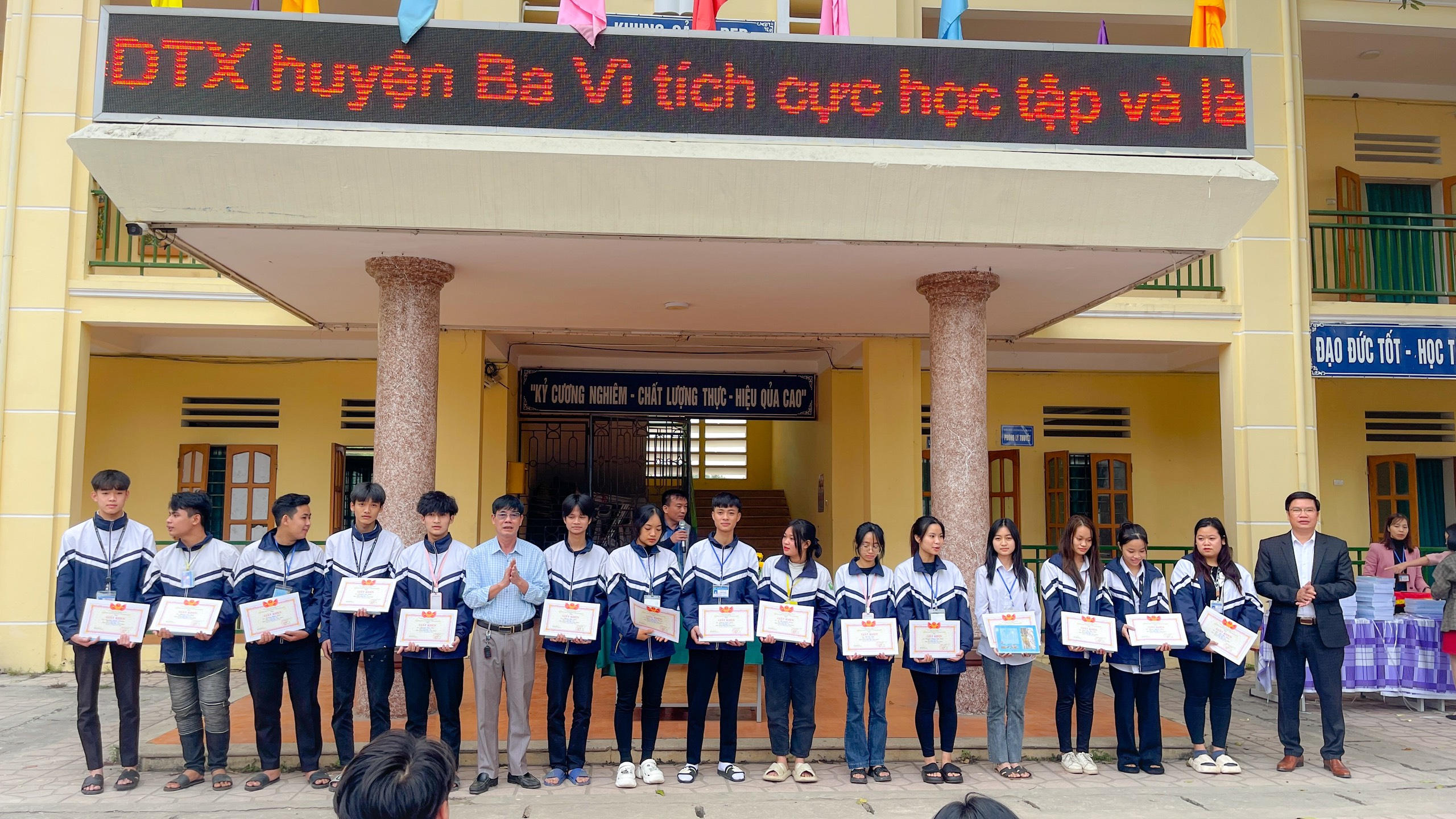 Sơ kết học kỳ 1 - Năm học 2023-2024