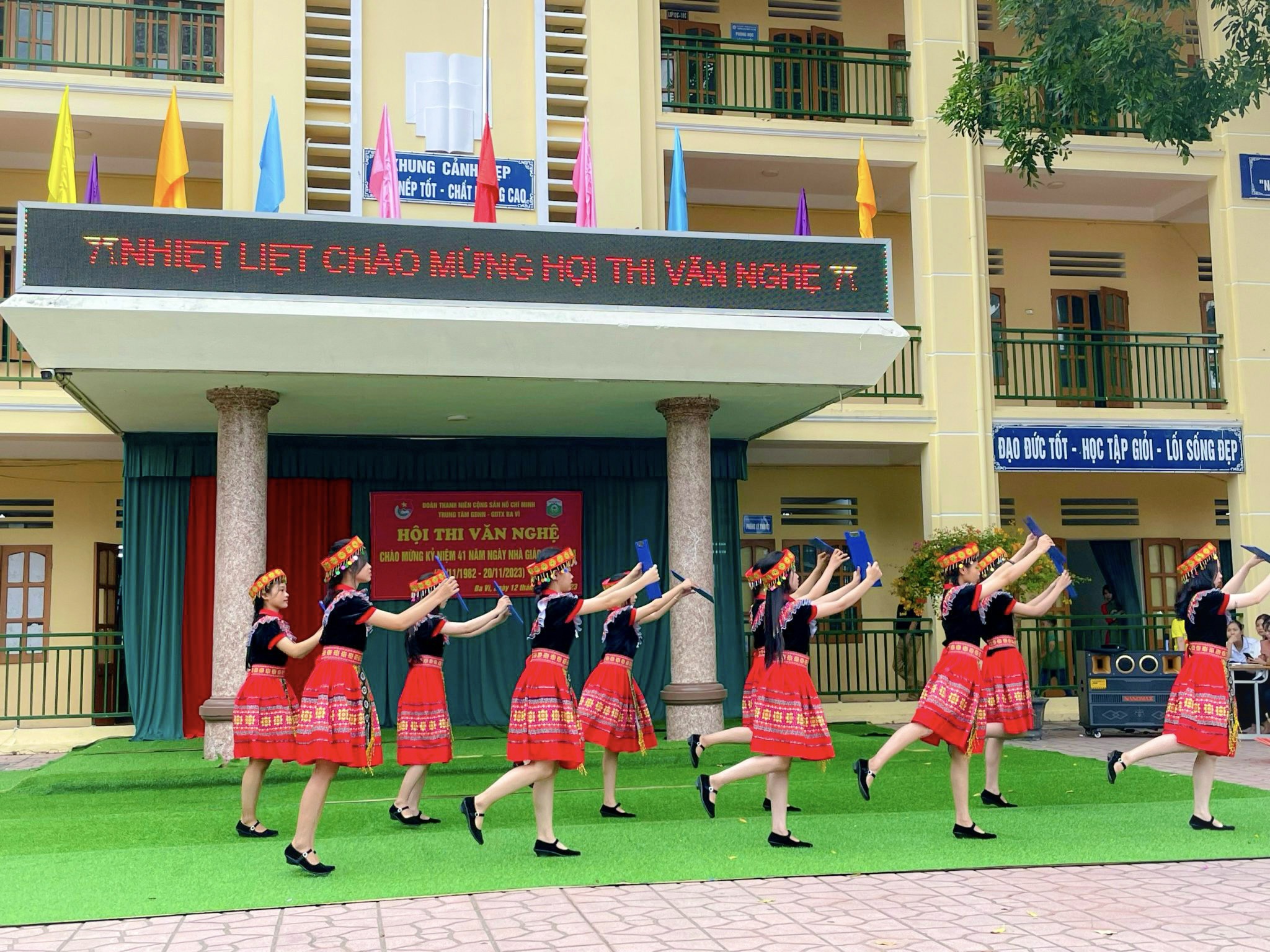 Hội thi văn nghệ chào mừng ngày Nhà giáo Việt Nam